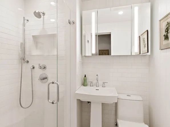 347 West 22nd Street image 10 of 13