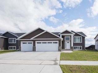 3291 45th Ave S, Grand Forks, ND 58201