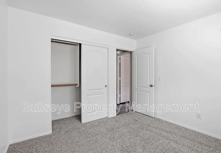 310 E Payton St — Photo 18