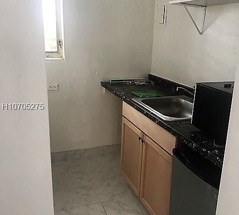 4th image of 1822 Cleveland St #3