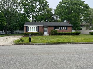 291 Essex St, West Babylon, NY 11704