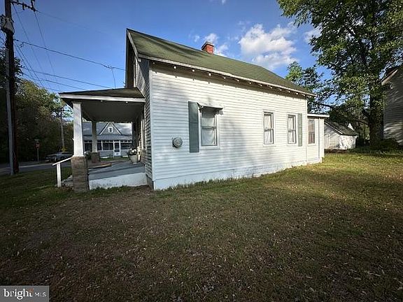 4th image of 16 E Church St