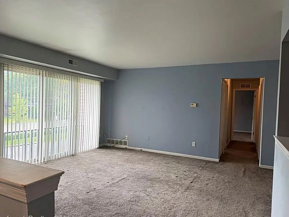 4th image of 706 Sunset Ln