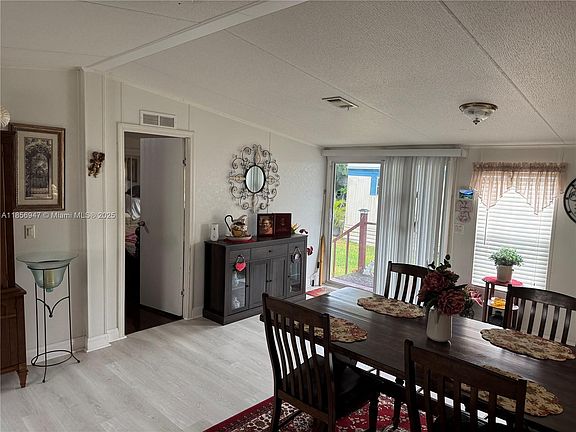 4th image of 3041 W Marina Dr