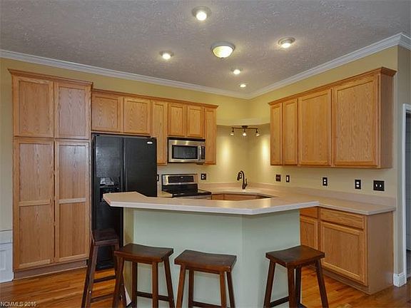 5th image of 37 Samuel Ct