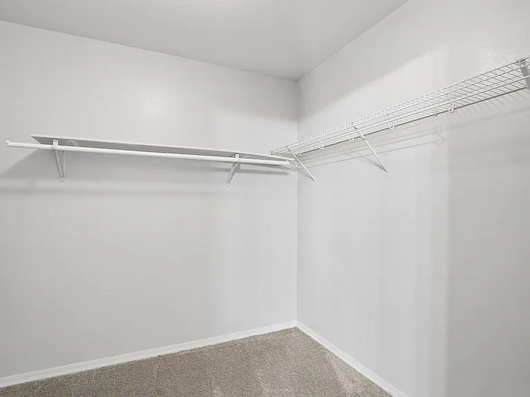 1748 N Logan Ln — Photo 4
