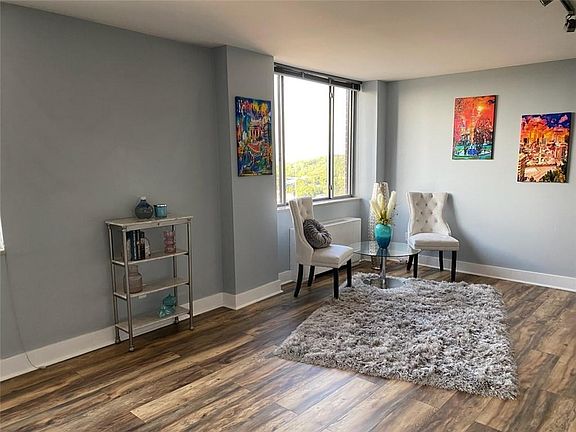 4th image of 600 E 8th St APT 9F