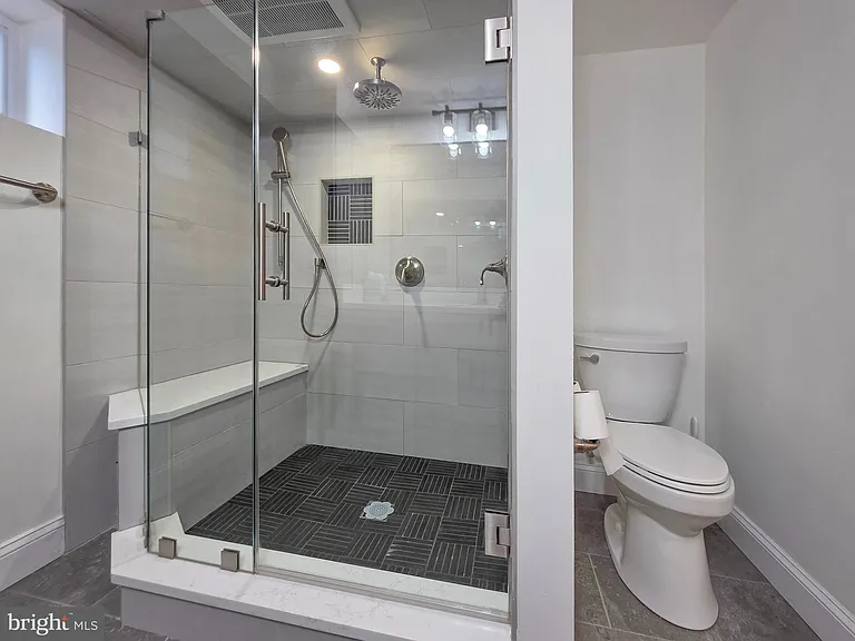 5921 Arlington Blvd — Photo 31