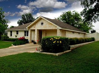 113 E Windcrest St, Fredericksburg, TX 78624