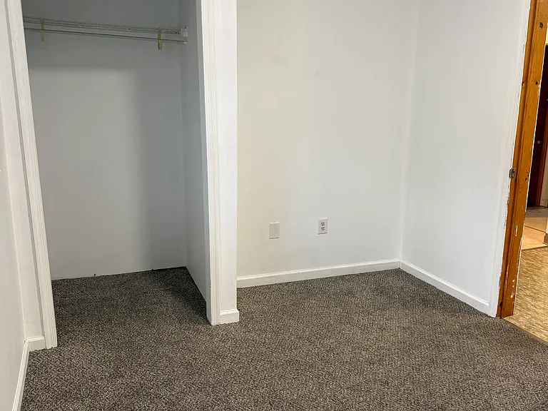 417 Mortimer St — Photo 10