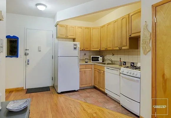 Rented by Christie's International Real Estate Group, LLC | media 3