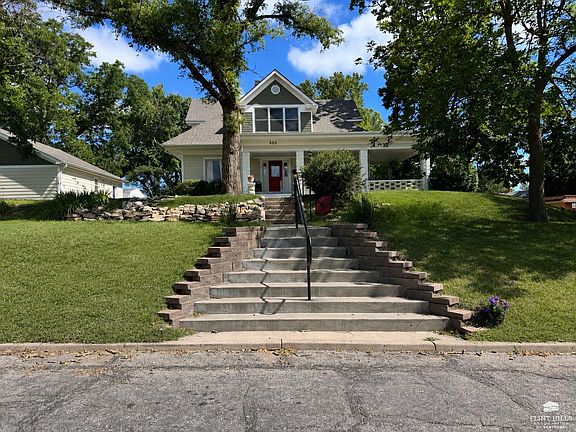 2nd image of 805 W 8th St