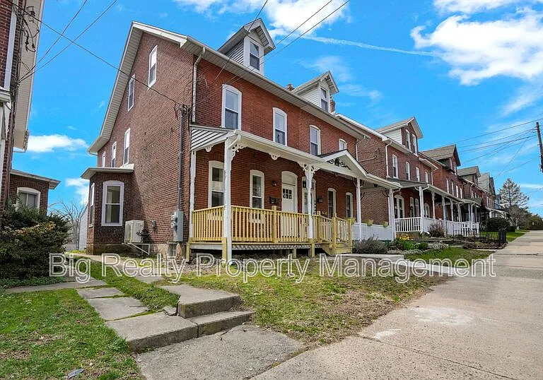 228 Bridge St #2 — Photo 40