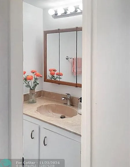 2800 Somerset Dr #201 — Photo 9