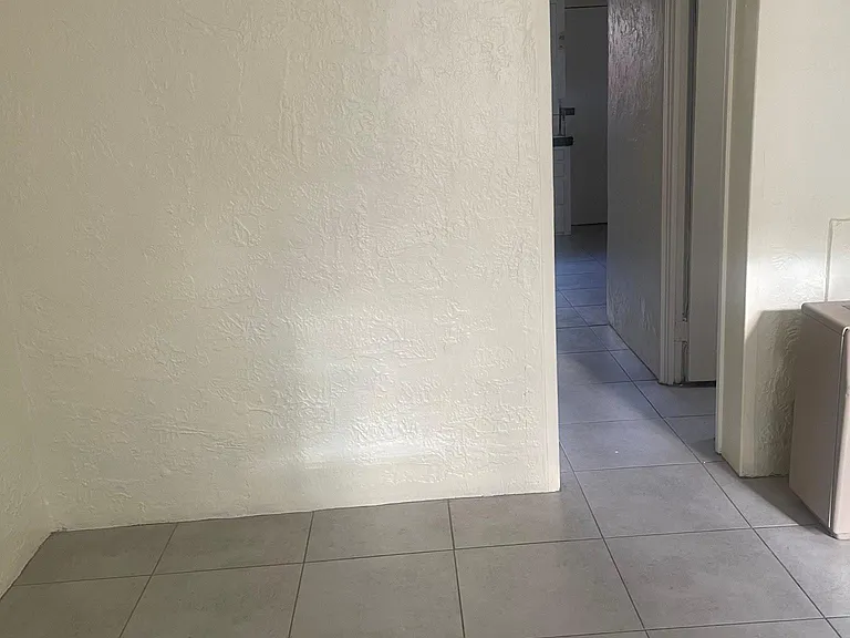 1128 N Tyndall Ave #9 — Photo 9