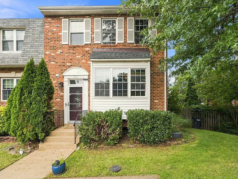 500 Beacon Dr — Photo 1