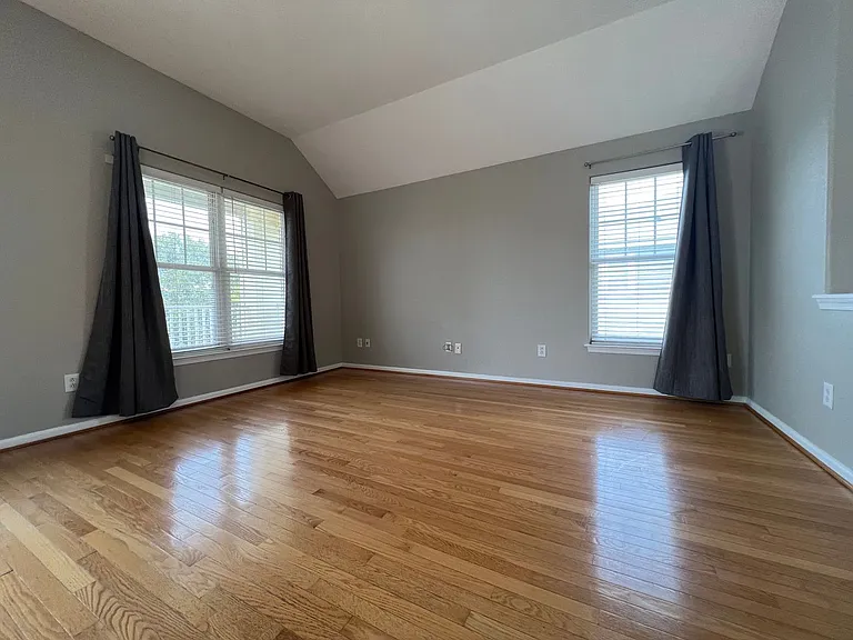 3705 Pendleton Ave — Photo 9