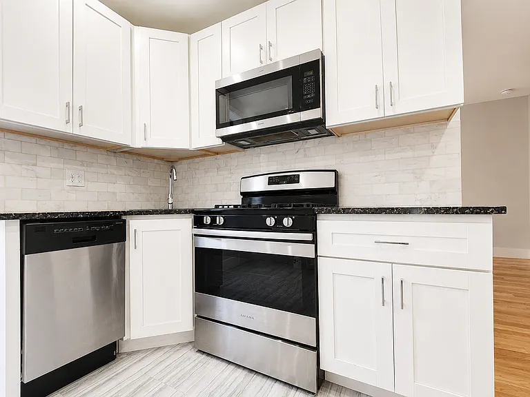 618 Academy St #4A — Photo 11