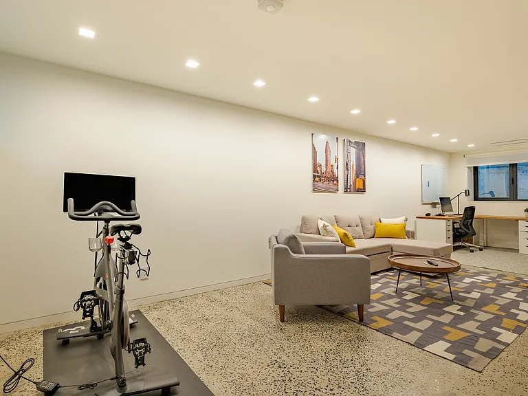 32 Frost St #THM — Photo 12