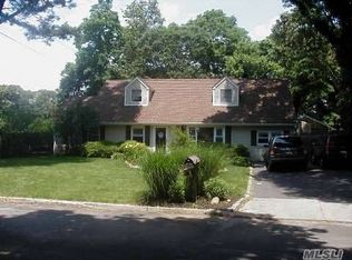 3 Dona Ln, Centereach, NY 11720