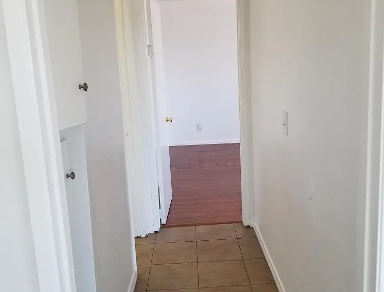 16615 S Denver Ave #4 — Photo 5