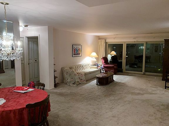 4th image of 251 Marengo Ave APT 6B