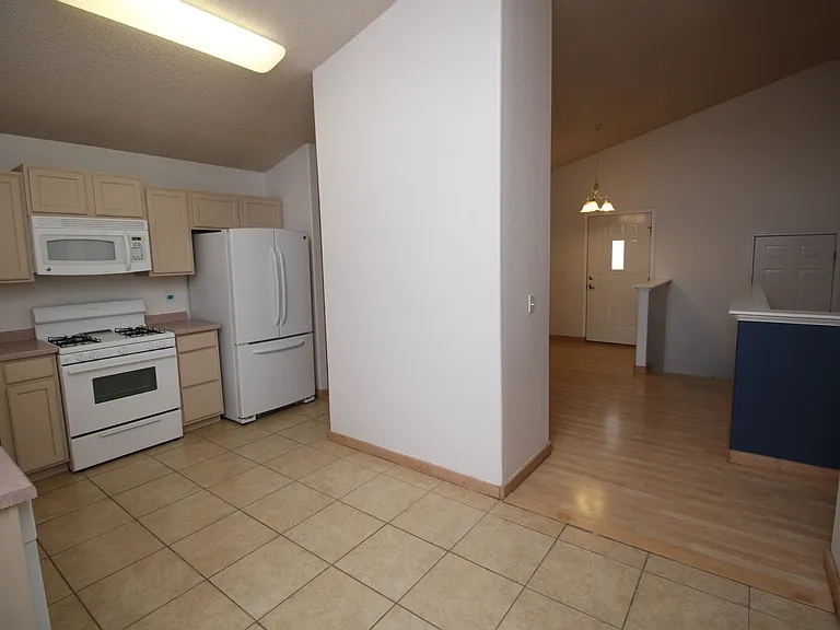 6724 Lost Springs Dr — Photo 12