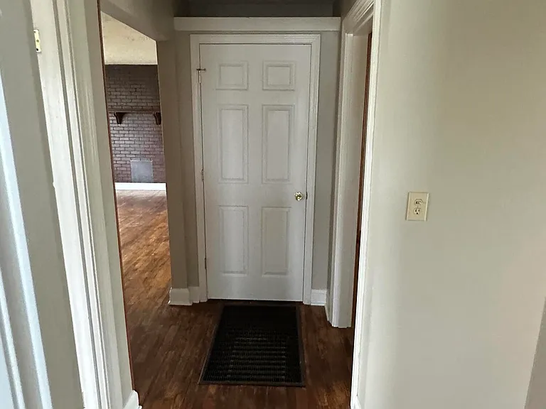 135 Willis Ave — Photo 18