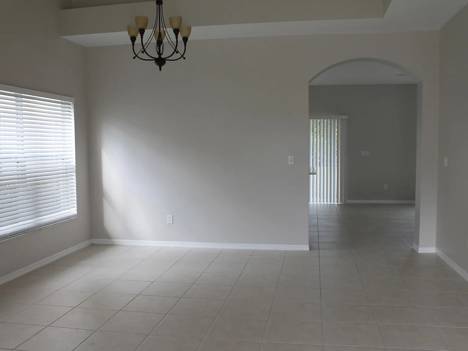 4 bed, 14.0 bath, 2128 sqft, $3,500 — Photo 3