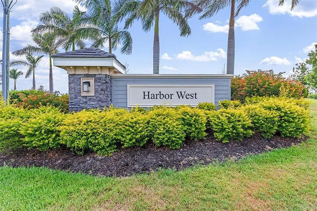 4 bed, 3.0 bath, 2006 sqft, $3,175 — Photo 2