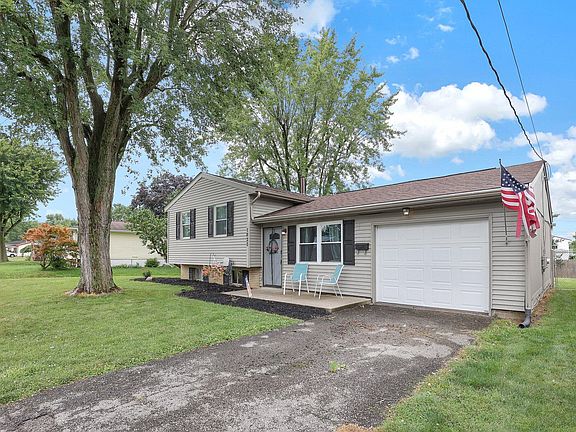 3rd image of 1023 Amherst Dr