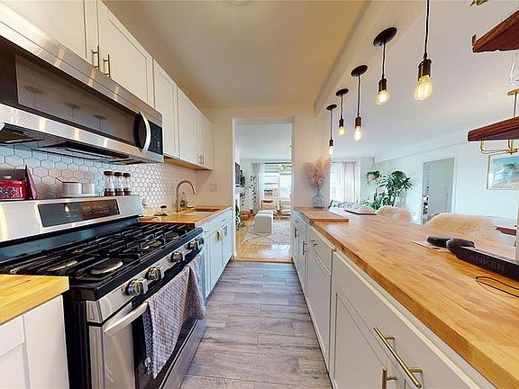 5th image of 4 Fordham Hill Oval APT 8C