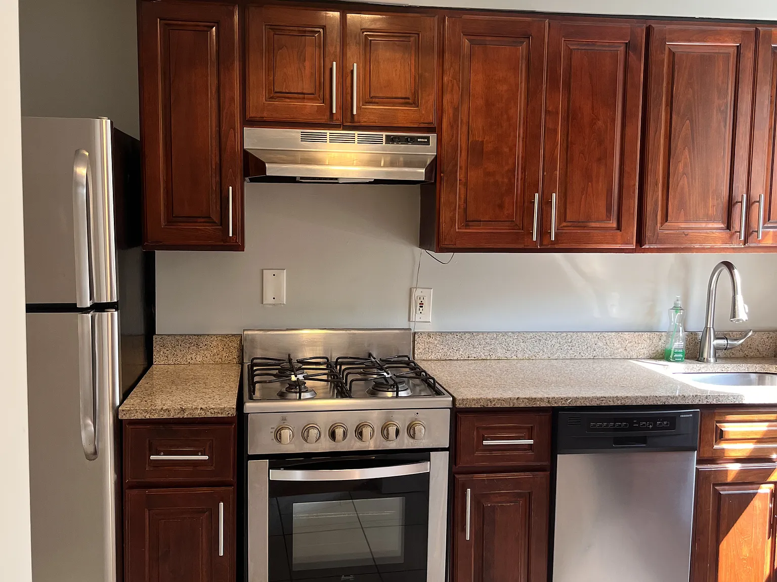 2 bed, 928 sqft, $3,200 — Photo 4