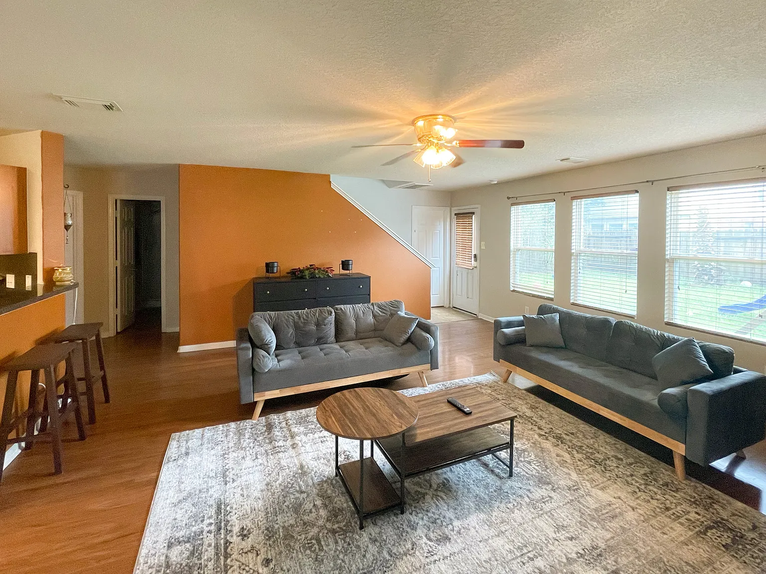 3 bed, 2695 sqft, $850 — Photo 3