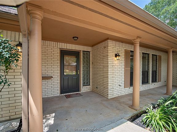 2nd image of 2806 Socorro Ct