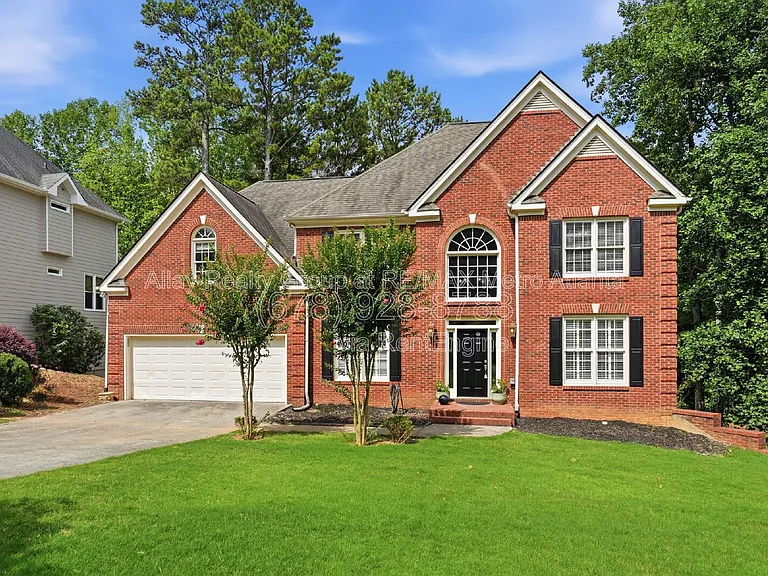 6725 Ridgefield Dr — Photo 1