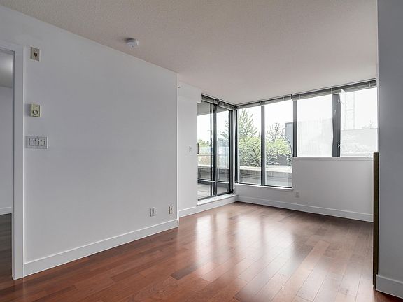4th image of 3228 Tupper St #221