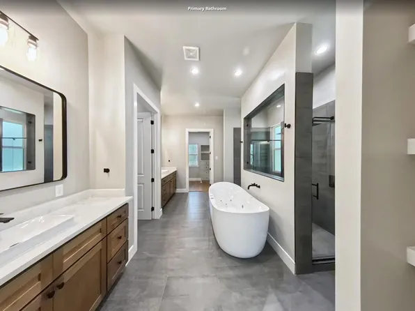 4 Lake Forest Dr, Conroe, TX 77384