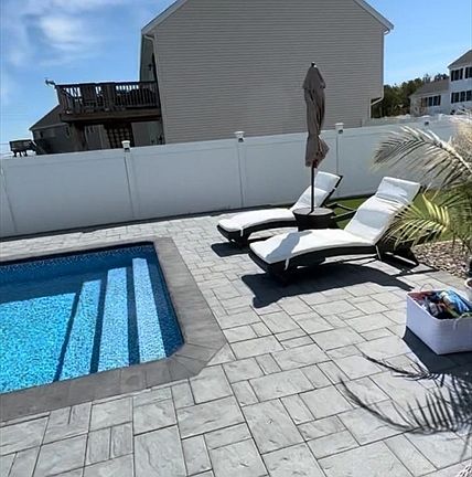 4th image of 43 Gedney Dr