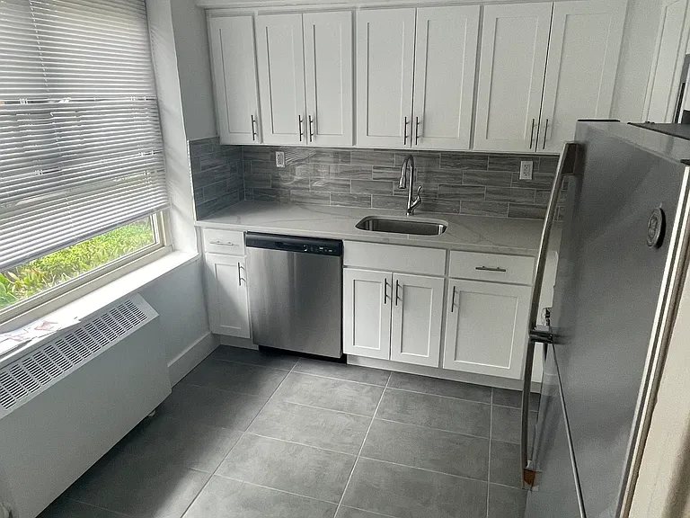 71st Cres — Photo 3