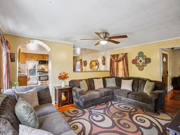 369 Queens Ct, Ridgewood Village, NJ 07450