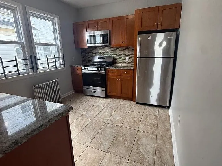 117 Grove St #2 — Photo 3