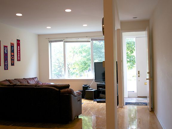 3rd image of 2727 N Mildred Ave