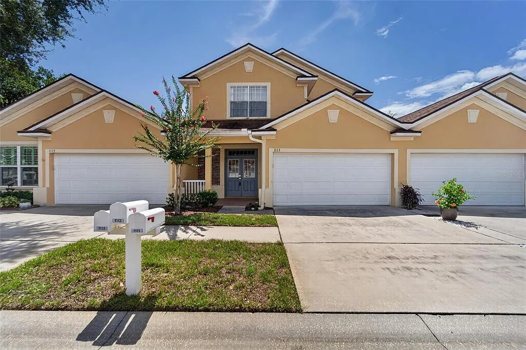 3 bed, 2.5 bath, 2274 sqft, $2,850 — Photo 2