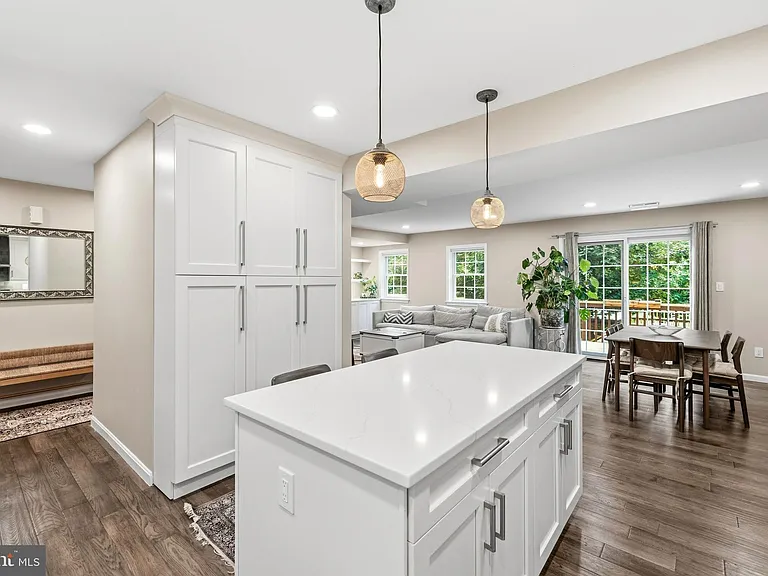 4880 Chevy Chase Dr #133 — Photo 11