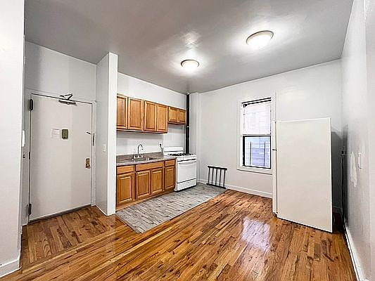 2nd image of 97 Euclid Ave APT 1H