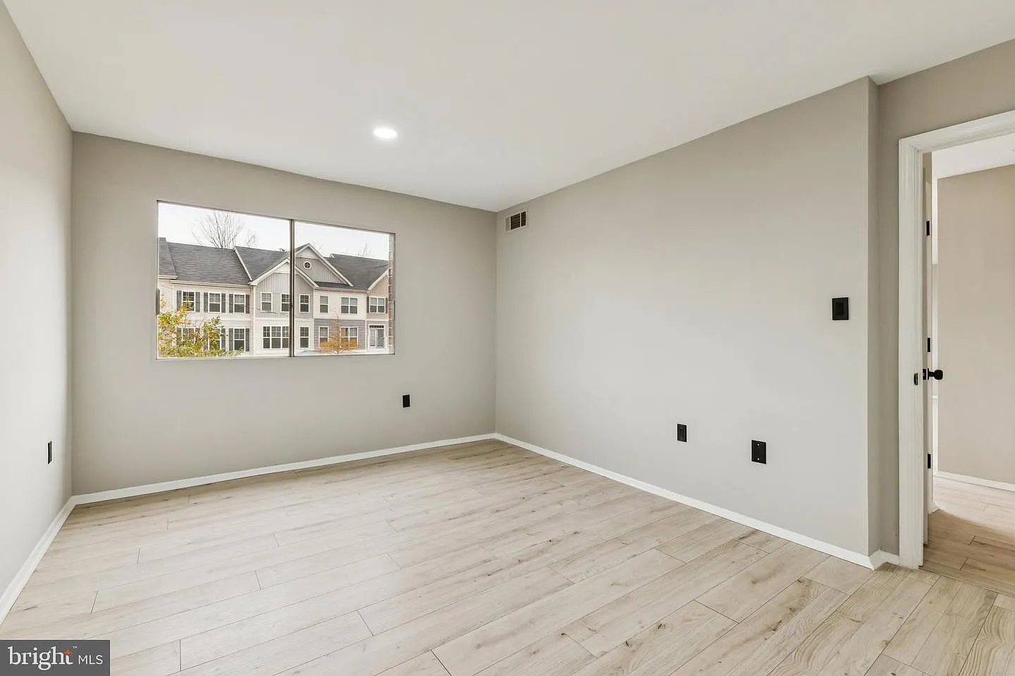 1 bed, 731 sqft, $1,850 — Photo 3