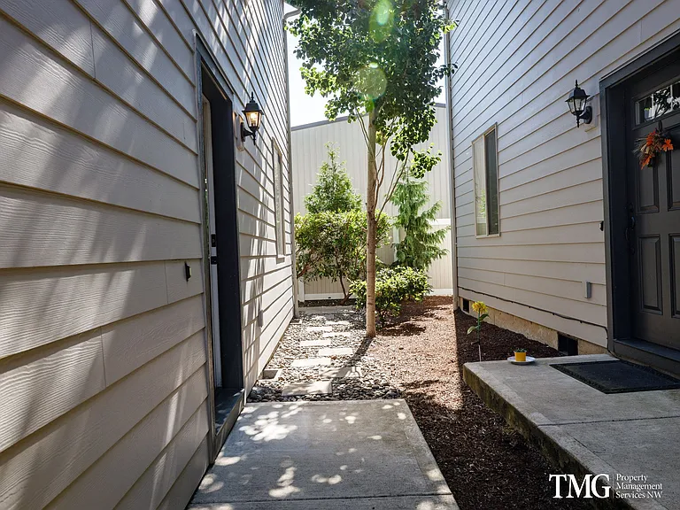 6th Street Townhomes — Photo 3
