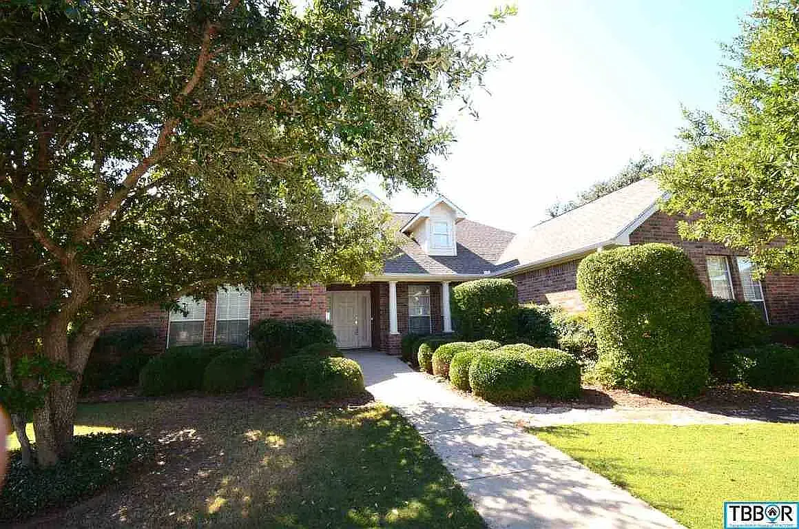 4 bed, 1981 sqft, $2,115 — Photo 1