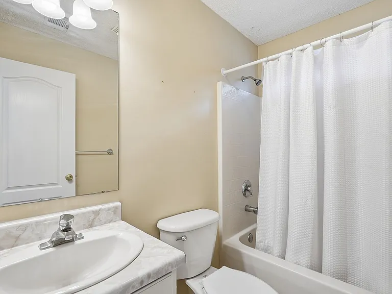 124 Hall St — Photo 21